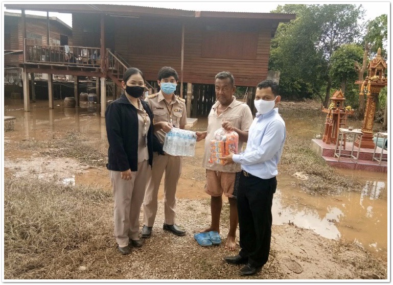 ﻿สำนักงานบังคับคดีจังหวัดสุโขทัย ลงพื้นที่มอบเครื่องอุปโภคบริโภค เพื่อช่วยเหลือผู้ประสบอุทกภัย ในพื้นที่จังหวัดสุโขทัย